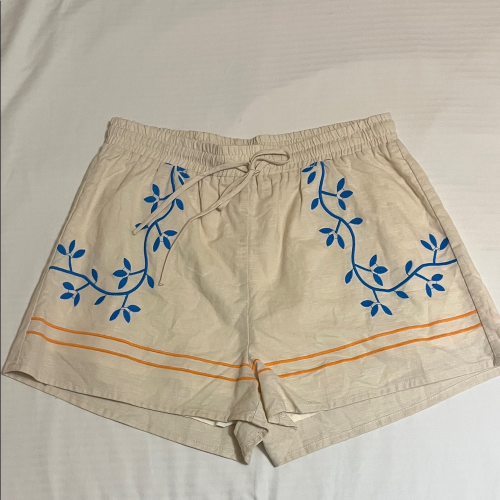 Urban Daizy Embroidered Cream Shorts with Blue and Orange Accents